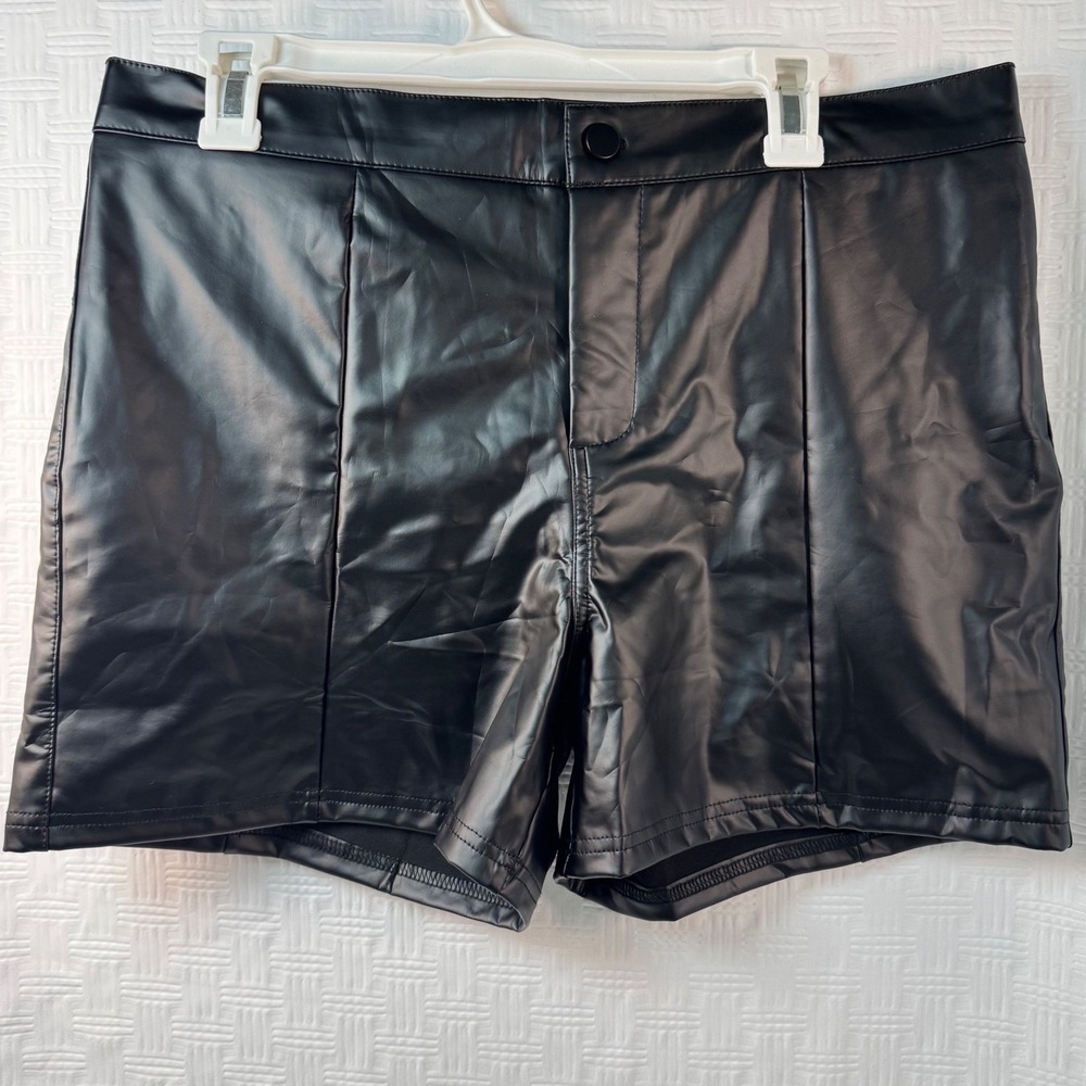 Black Faux Leather Shorts / Size XXL / Sku 0204